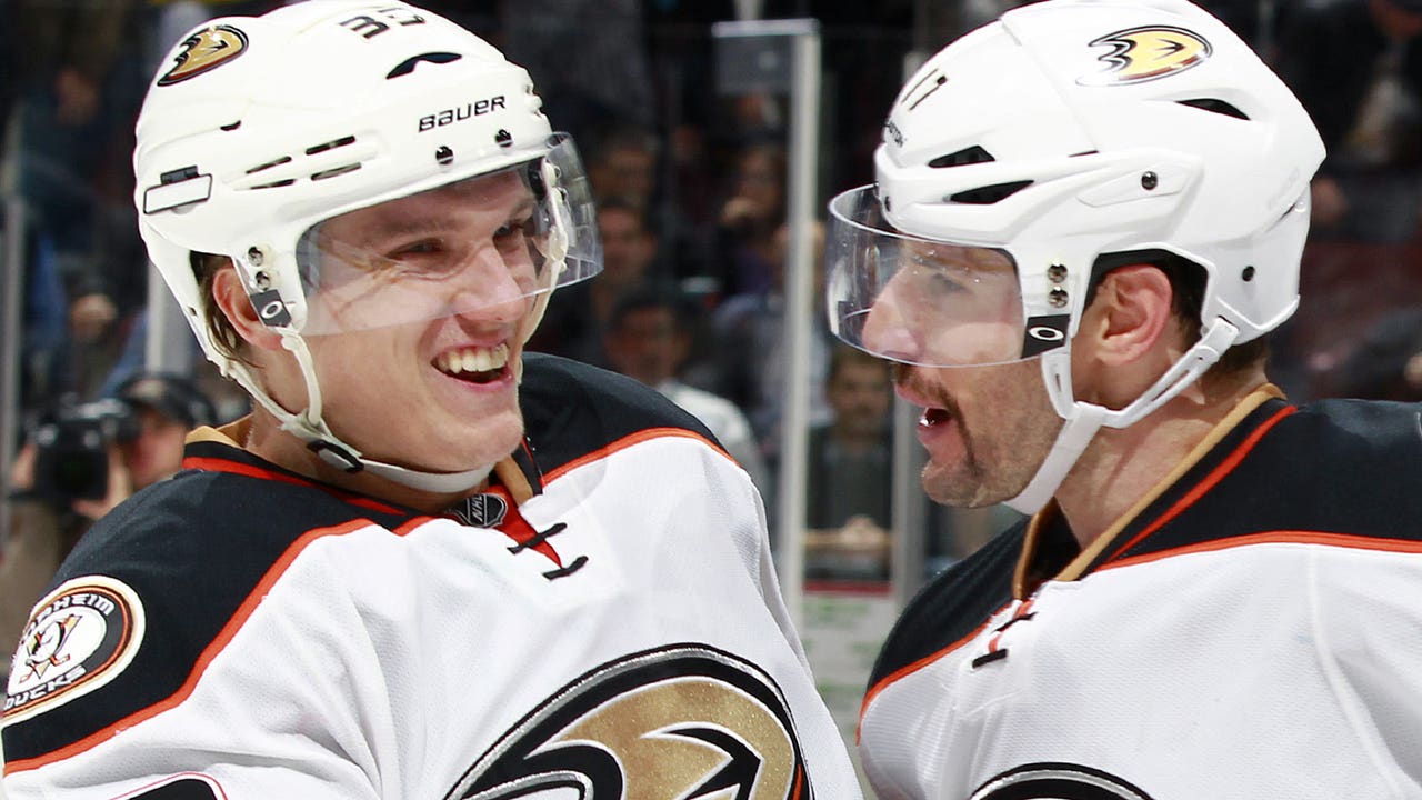 Perry's SO goal gives Ducks 4-3 win over Canucks